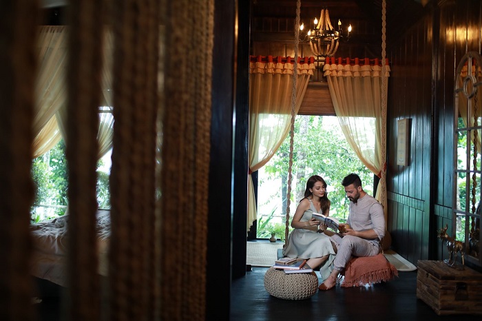 cặp đôi check in  tại P'apiu Resort Hà Giang