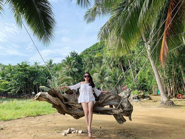 Hòn Dầu Nam Du - check-in cây dừa