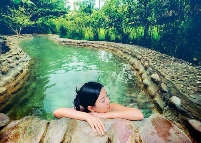 Suối khoáng nóng Thanh Tân Huế 2021 - Thư giãn tại suối khoáng