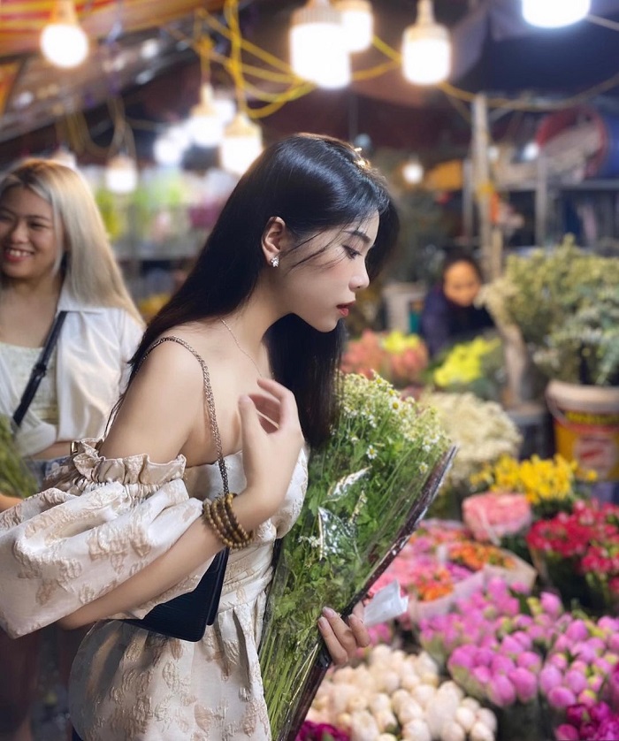 Quảng Bá là chợ hoa sỉ nổi tiếng ở Hà Nội