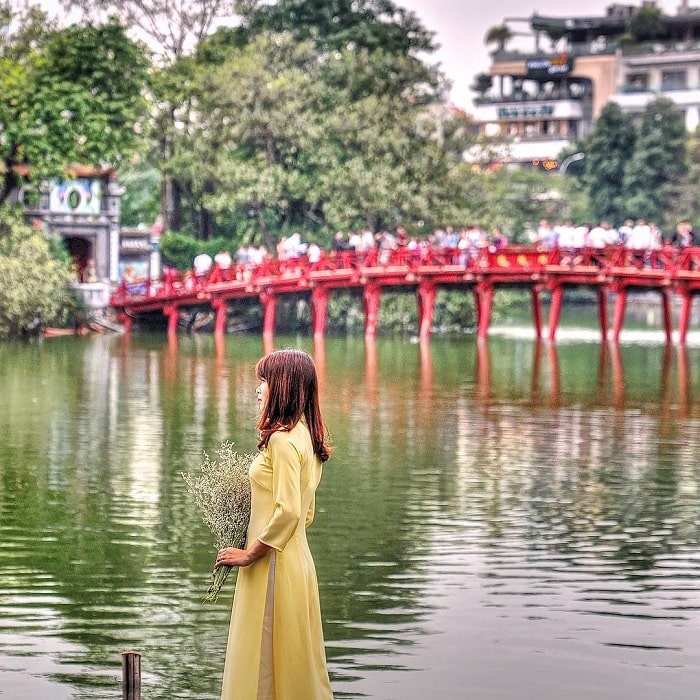 Hồ Gươm - điểm chụp ảnh kỷ yếu ở Hà Nội 'đẹp điên đảo'