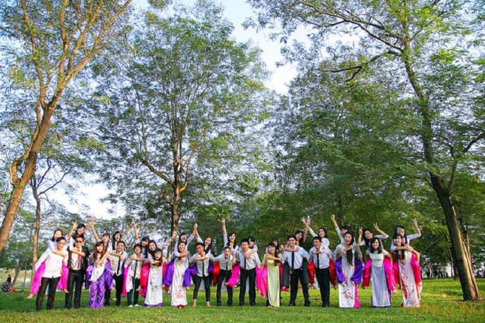 Công viên Yên Sở - điểm chụp ảnh kỷ yếu ở Hà Nội 'đẹp điên đảo'