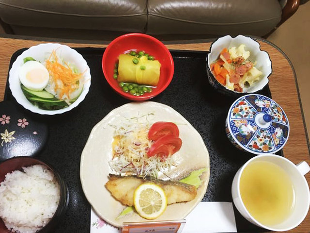 Choáng với mâm cơm ở cữ không khác gì nhà hàng của các mẹ Nhật