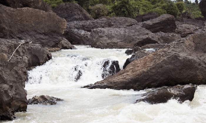 nước chảy xiết - điều khơi nguồn tên gọi thác Trinh Nữ