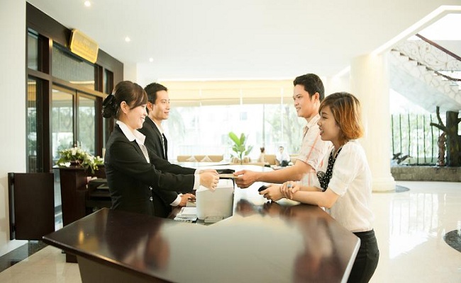 nhân viên khách sạn nên bán gì cho 15 kiều khách hàng nhất định sẽ gặp trong đời