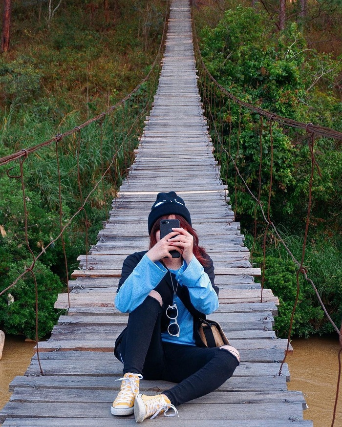 Cầu treo La Bá là cây cầu treo ở Việt Nam nổi tiếng