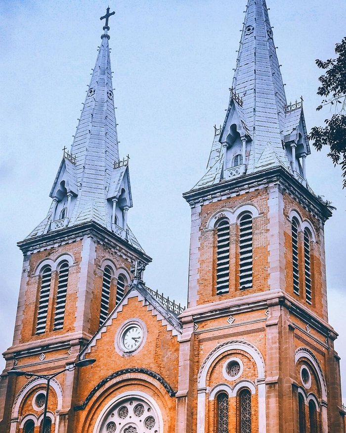 Nhà thờ Đức Bà là một trong những công trình kiến trúc Pháp nổi tiếng