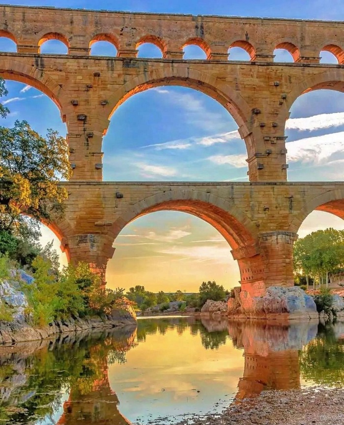Cầu Pont du Gard là công trình kiến trúc Roman đẹp và nổi tiếng