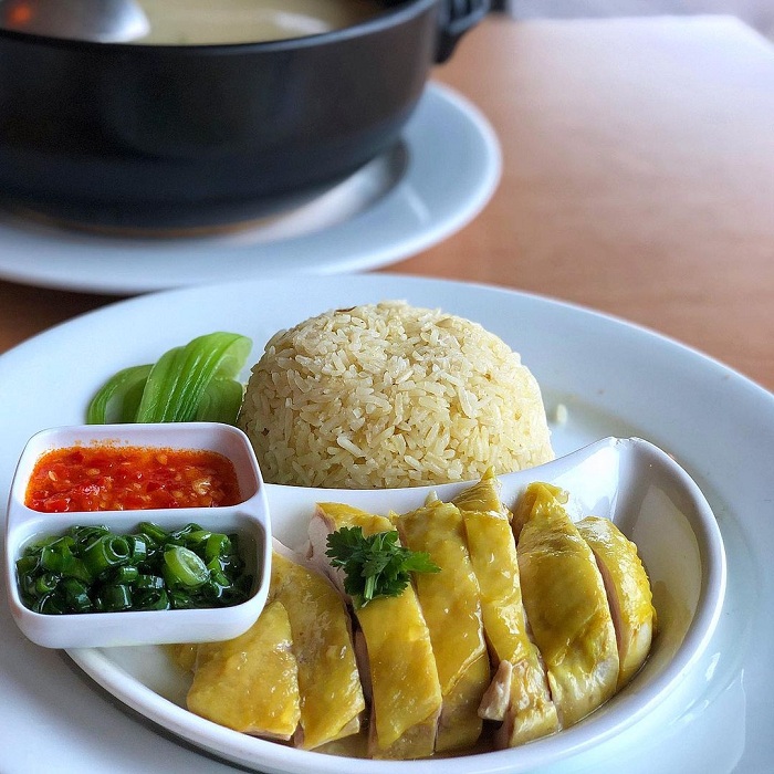 Cơm gà Singapore là món ăn nổi tiếng ở châu Á 
