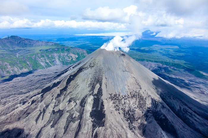 Karymsky, Nga - núi lửa đang hoạt động trên thế giới
