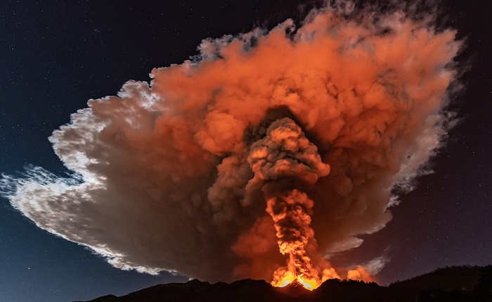 Etna, Ý - núi lửa đang hoạt động trên thế giới
