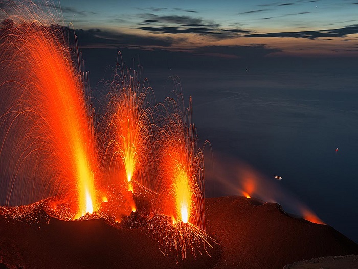 Stromboli, Ý - núi lửa đang hoạt động trên thế giới