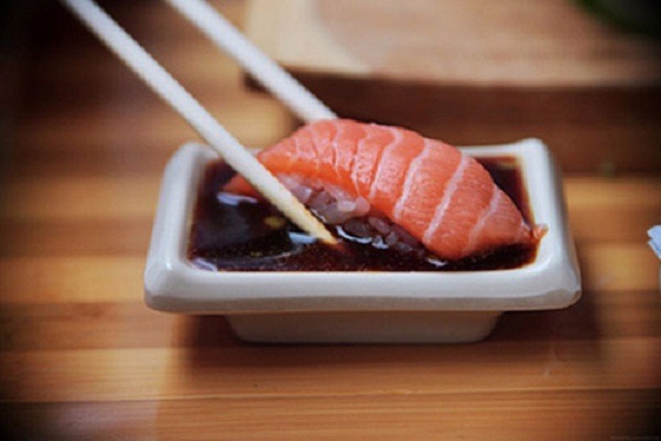 Những nguyên tắc trên bàn ăn của người Nhật