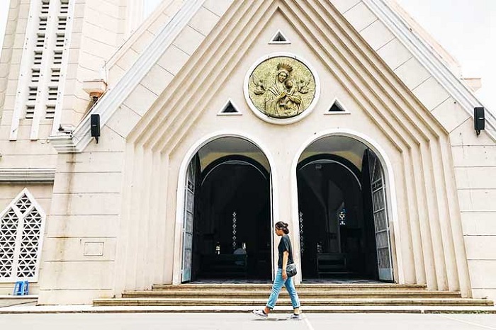 nhà thờ nổi tiếng ở Sài Gòn - nhà thờ dòng Chúa cứu thế
