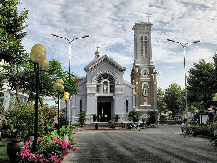 nhà thờ nổi tiếng ở Sài Gòn - nhà thờ Hạnh Thông Tây