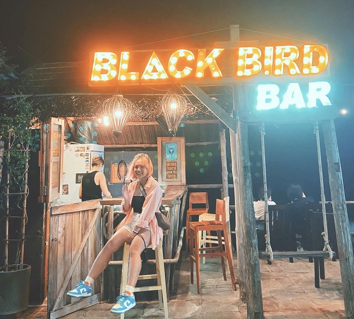 blackbird bar - quán bar view biển ở Phan Thiết 'chill quên sầu'