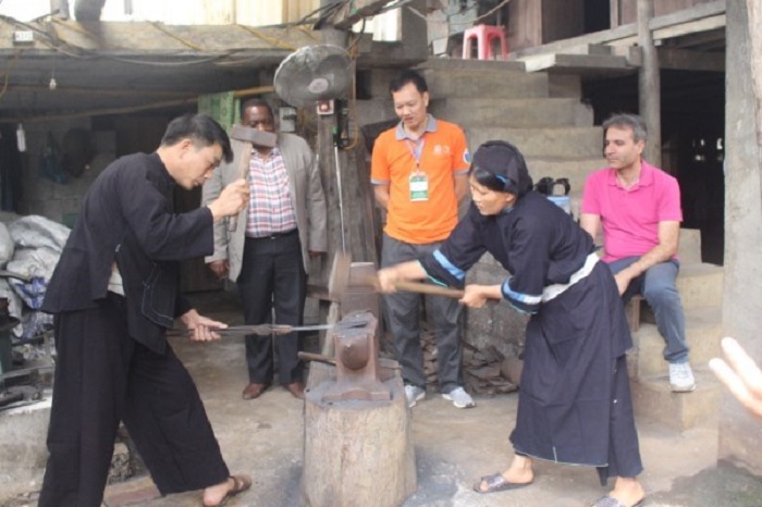 nghề rèn  - nghề truyền thống tại Bản Pác Rằng 