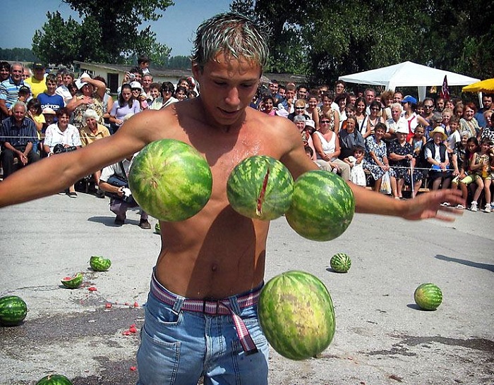 Lễ hội dưa hấu ở Bulgaria là lễ hội trái cây trên thế giới đầy vui nhộn