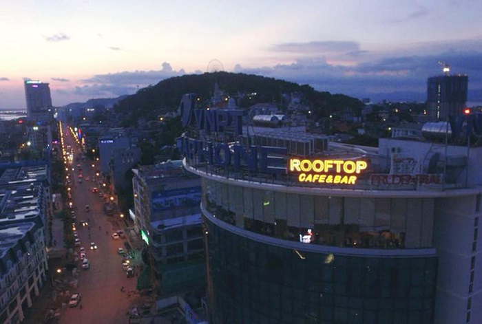 Những quán bar ở Hạ Long - Rooftop Cafe & Bar