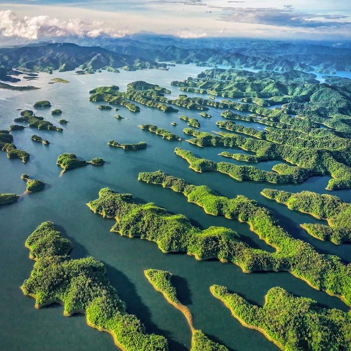 Hồ Tà Đùng là một trong các Vịnh Hạ Long trên cạn đẹp ở Việt Nam