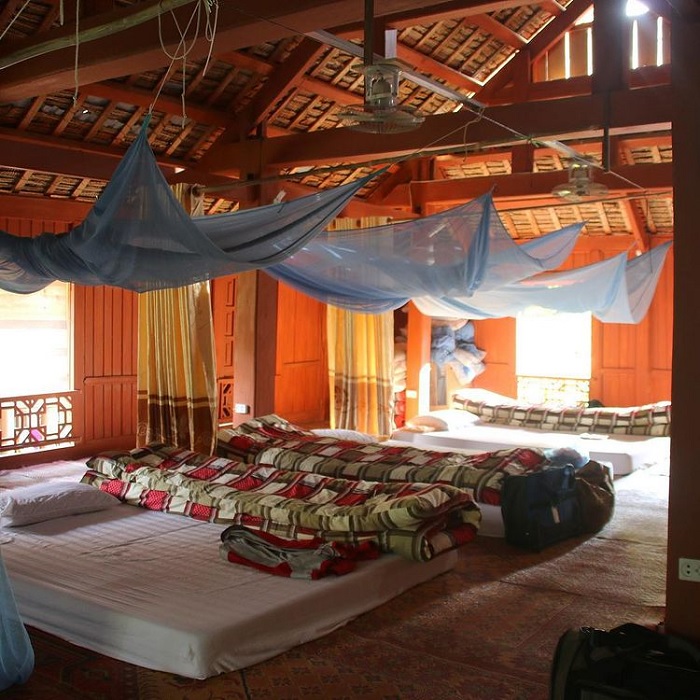 ngủ nhà sàn - trải nghiệm tại bản Pom Coọng Hòa Bình