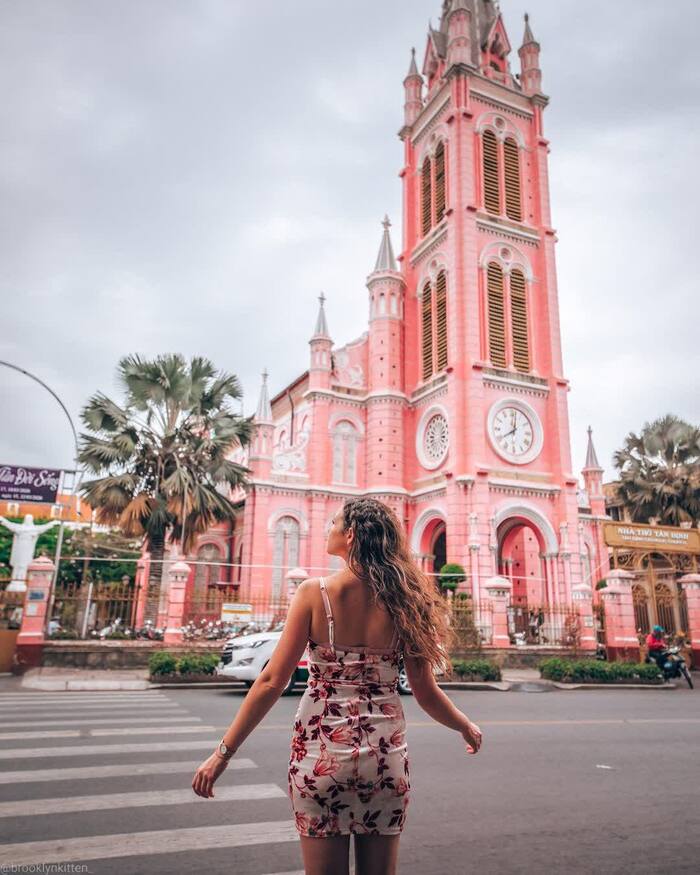 ‘Tới công chuyện’ với các địa điểm chụp ảnh ở Sài Gòn ngỡ trời Âu khiến dân tình dậy sóng
