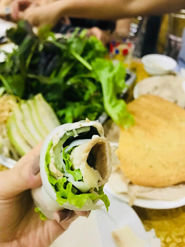 Top địa chỉ ăn bánh tráng cuốn thịt heo ở Đà Nẵng - Cắn một miếng bánh tráng