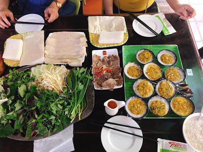 Top địa chỉ ăn bánh tráng cuốn thịt heo ở Đà Nẵng - Đặc sản Trần