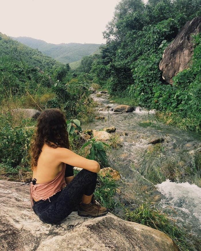 đường đá - đường dẫn đến thác Lũng Ồ