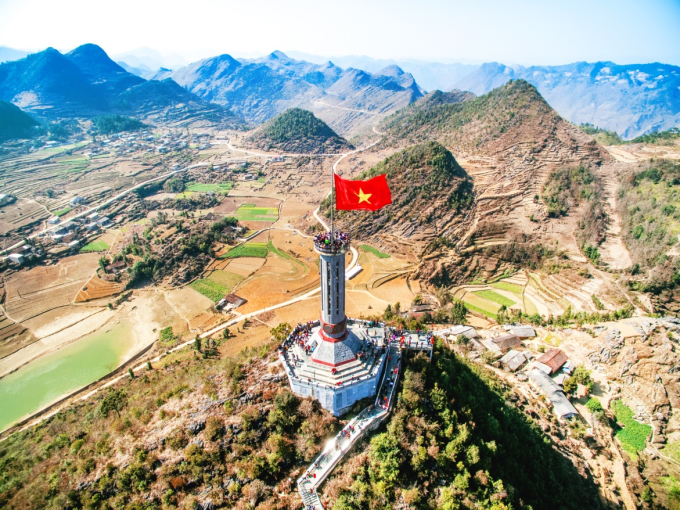 Cột cờ Lũng Cú - biểu tượng của Hà Giang. Ảnh: shutter stock