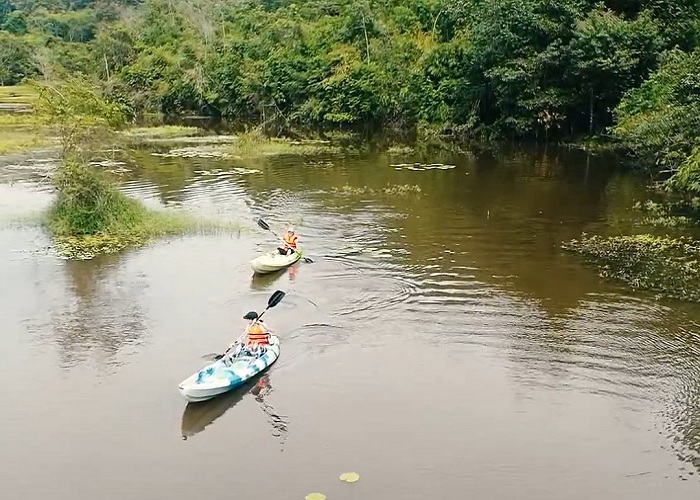 chèo thuyền - hoạt động thú vị tại làng du lịch Tà Lài ở Đồng Nai