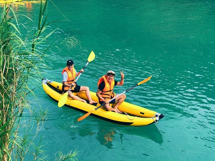 chèo thuyền - trải nghiệm thú vị tại sông Quây Sơn 