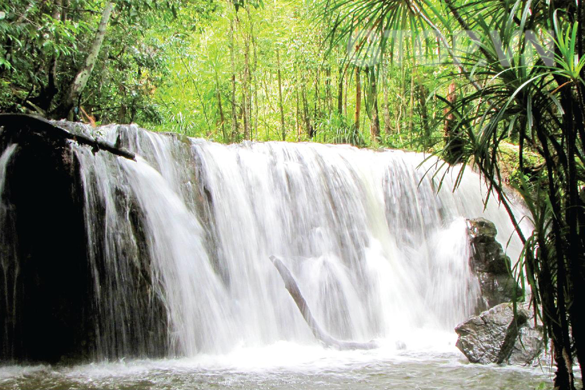 suoi-tranh-diem-trekking-duoc-uu-thich.jpg Suối tranh là điểm trekking được nhiều người ưu thích