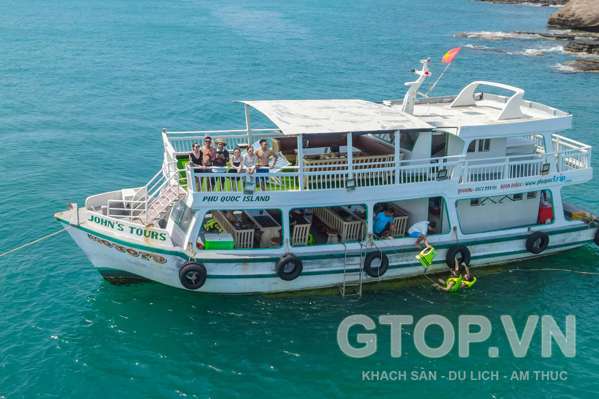 thue-cano-phu-quoc-cho-gia-dinh.jpg Lợi ích của việc thuê cano cho gia đình và nhóm bạn